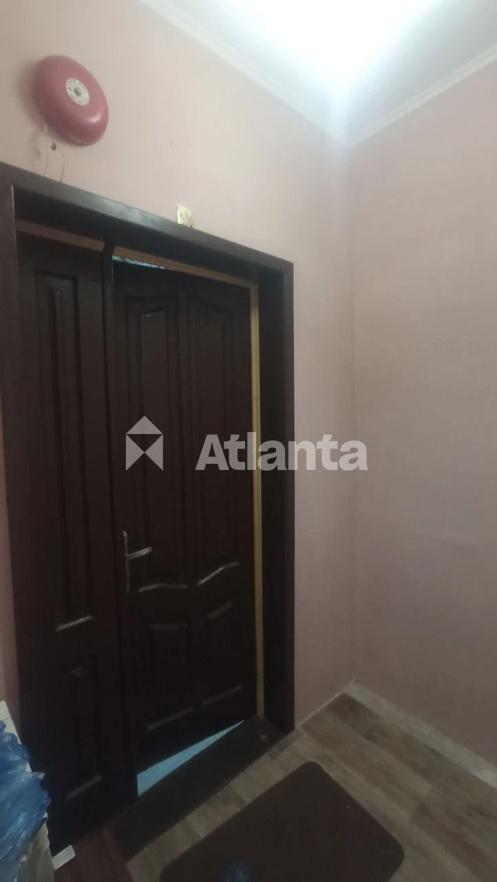 2-bedroom apartment with a private yard