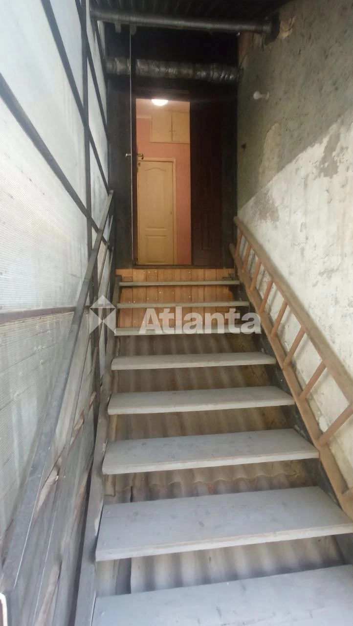 2-bedroom apartment with a private yard