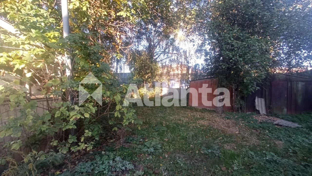 2-bedroom apartment with a private yard