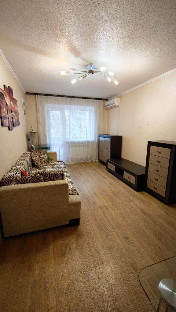 Квартира у парка, с ремонтом и мебелью, пр.Гагарина/2 Фонтан