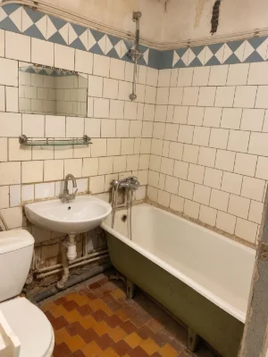 Metro 23 August, House 1, 2-room apartment for renovation