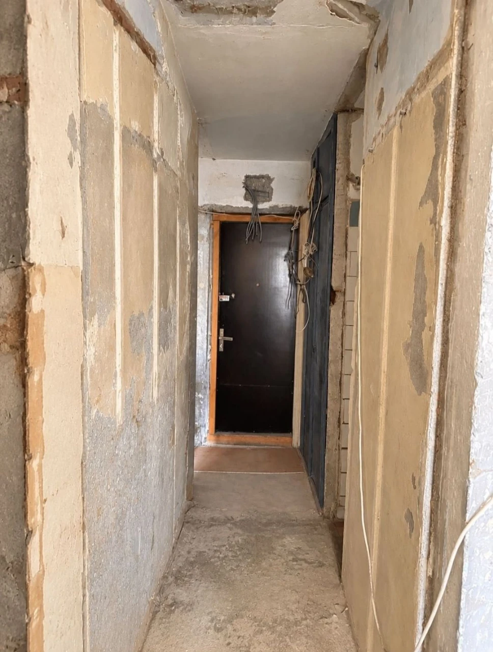 Metro 23 August, House 1, 2-room apartment for renovation