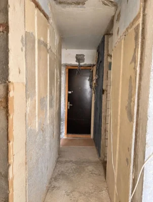 Metro 23 August, House 1, 2-room apartment for renovation