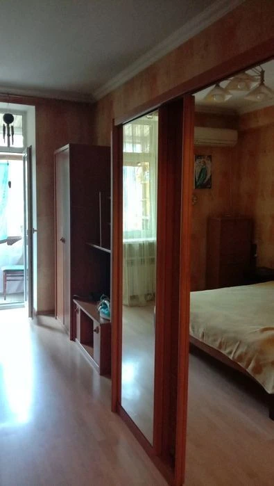 I am selling a 3-room apartment in the center of Zaporizhia
