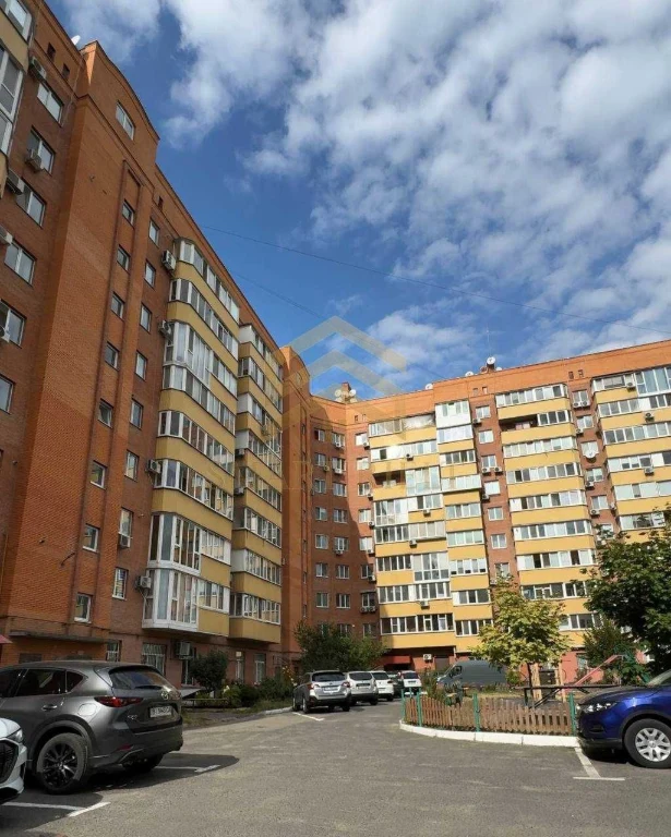 Sale of a 3-room apartment with renovation in a new building at Andriyivsky 29-B
