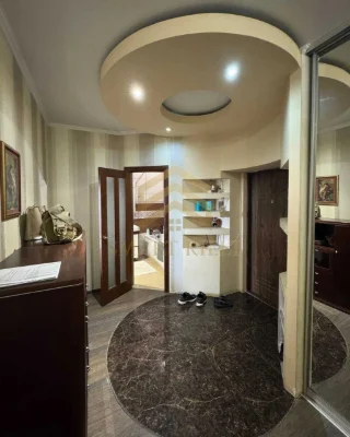 Sale of a 3-room apartment with renovation in a new building at Andriyivsky 29-B