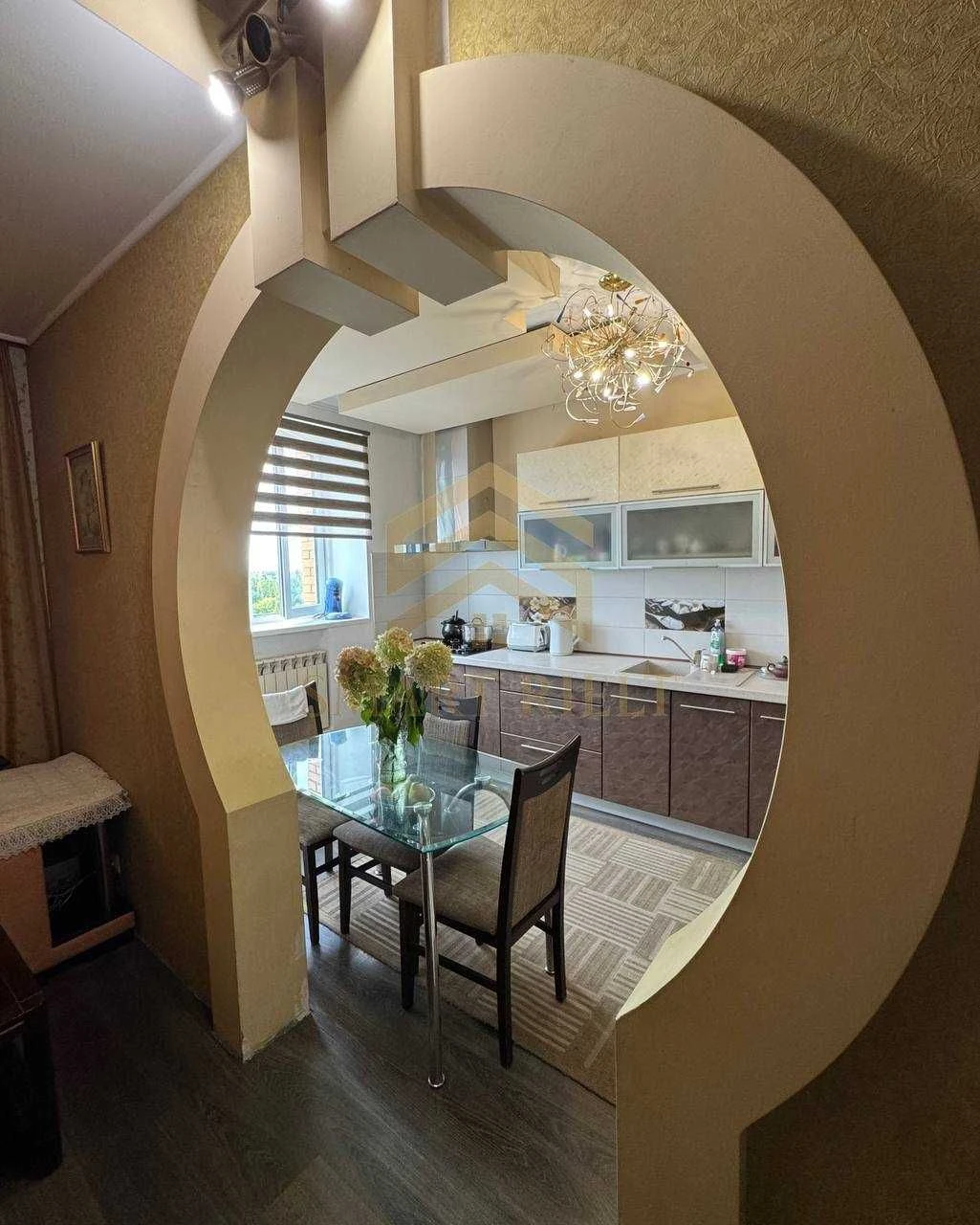 Sale of a 3-room apartment with renovation in a new building at Andriyivsky 29-B