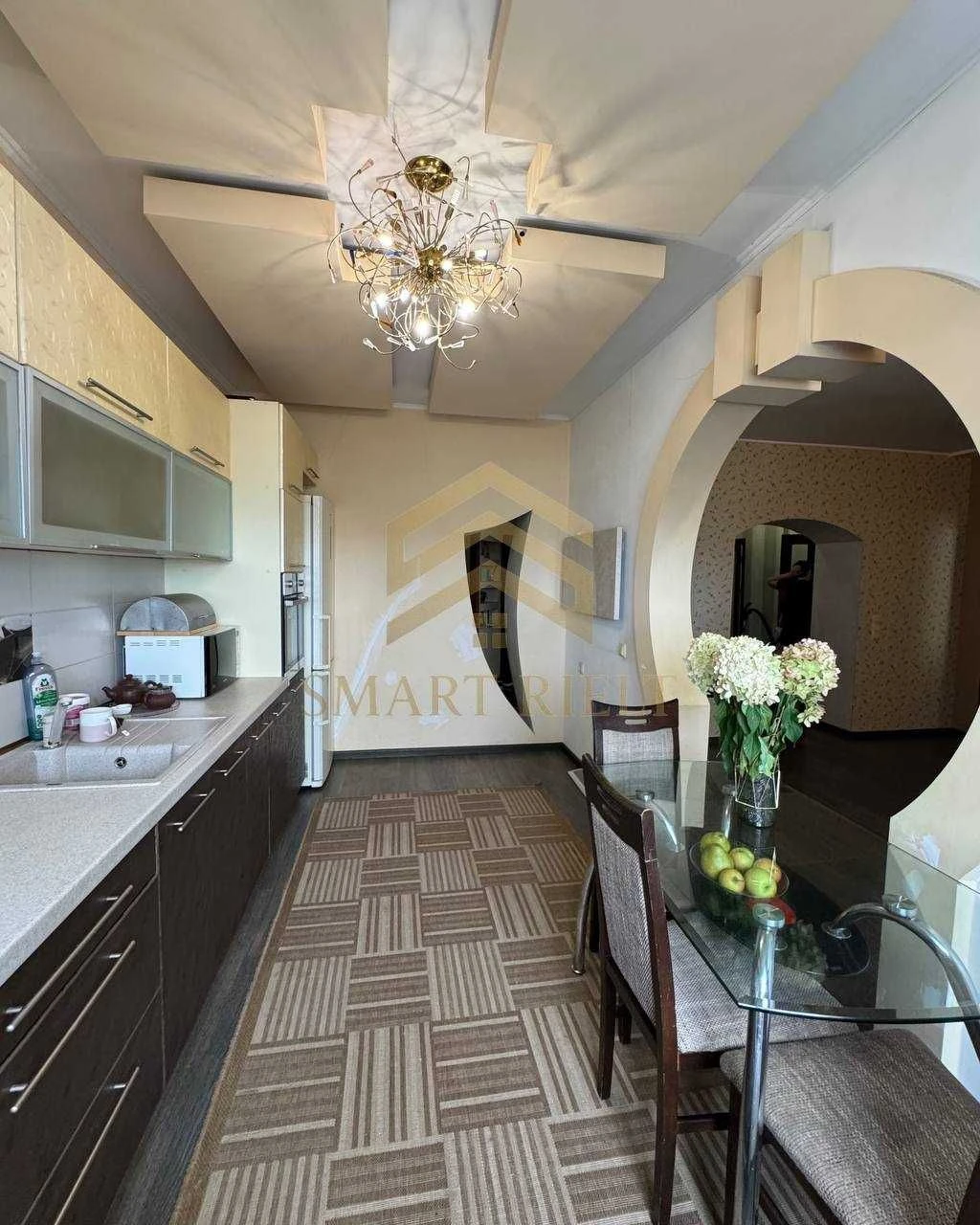 Sale of a 3-room apartment with renovation in a new building at Andriyivsky 29-B