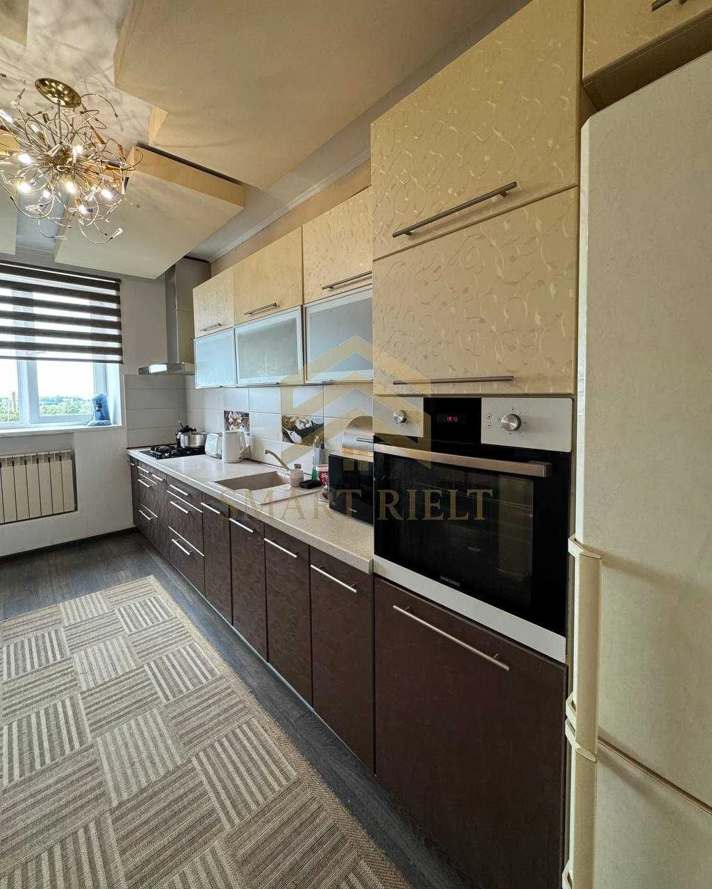 Sale of a 3-room apartment with renovation in a new building at Andriyivsky 29-B