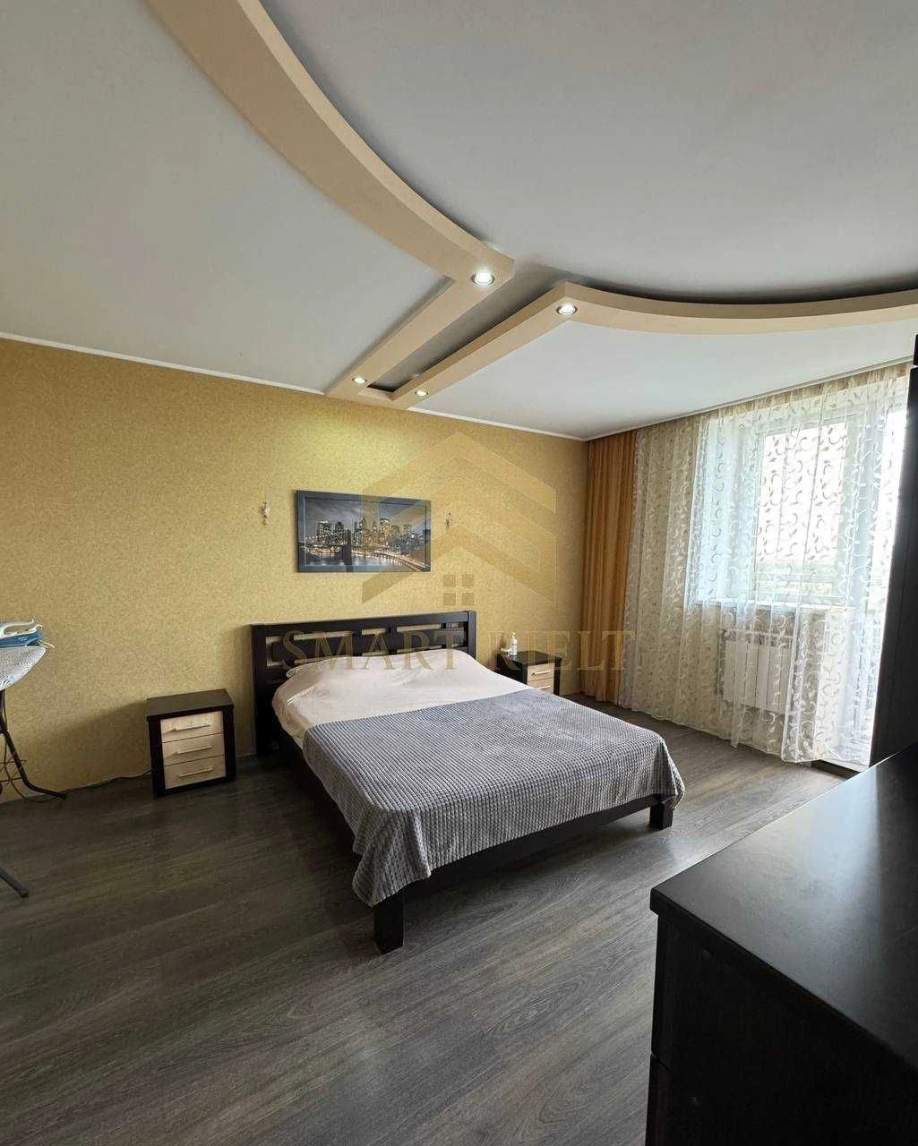Sale of a 3-room apartment with renovation in a new building at Andriyivsky 29-B