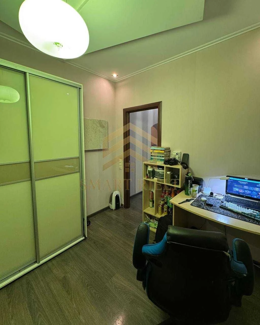 Sale of a 3-room apartment with renovation in a new building at Andriyivsky 29-B