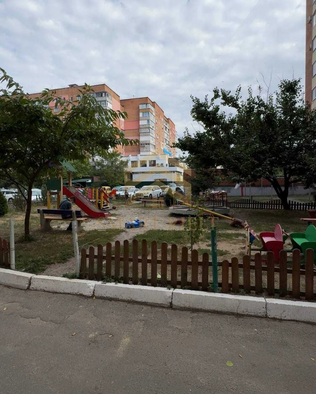 Sale of a 3-room apartment with renovation in a new building at Andriyivsky 29-B