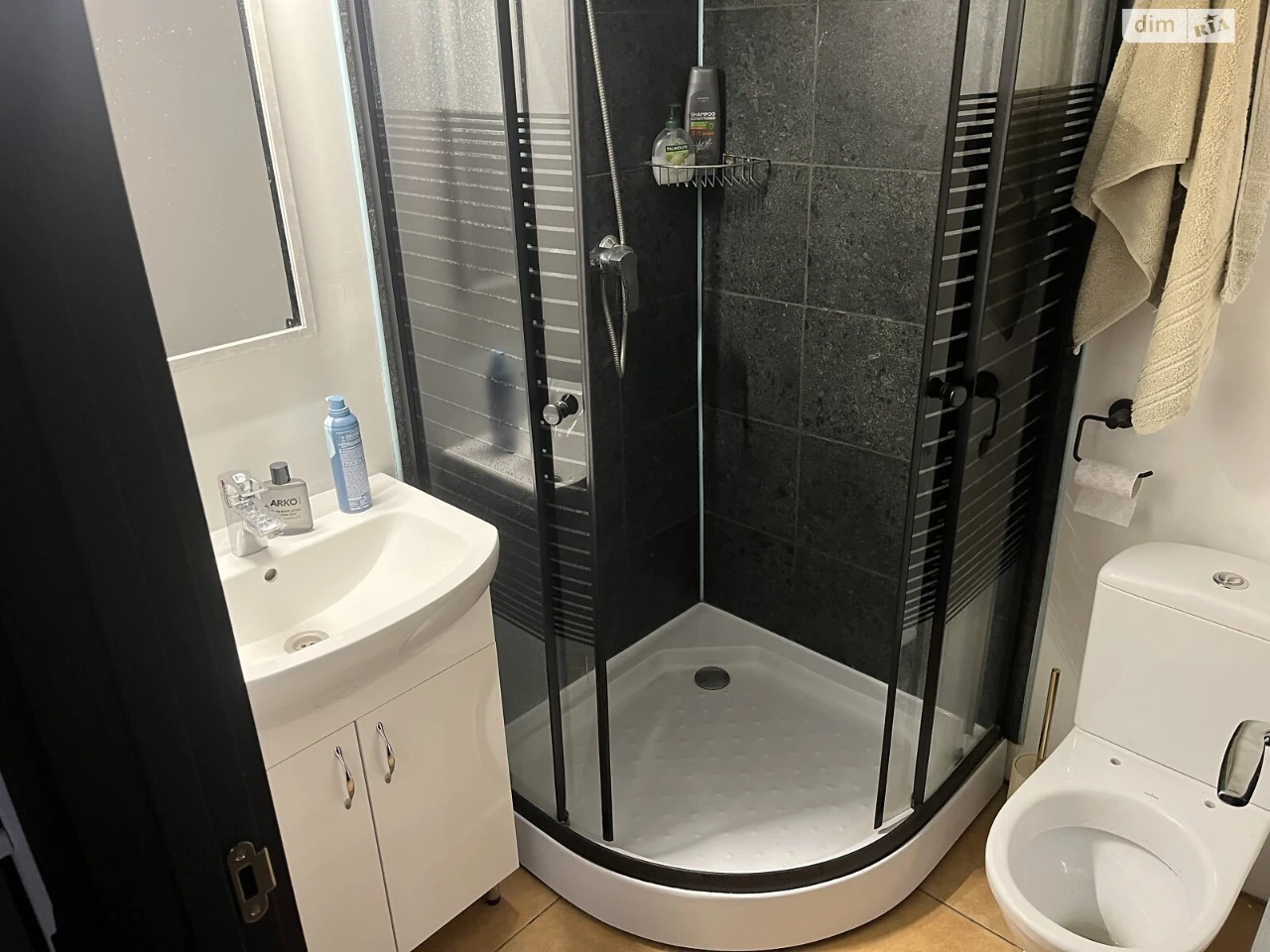 Sale of House in Rosh Styn