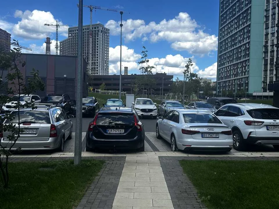 Квартира. Київ, вулиця Віктора Некрасова
