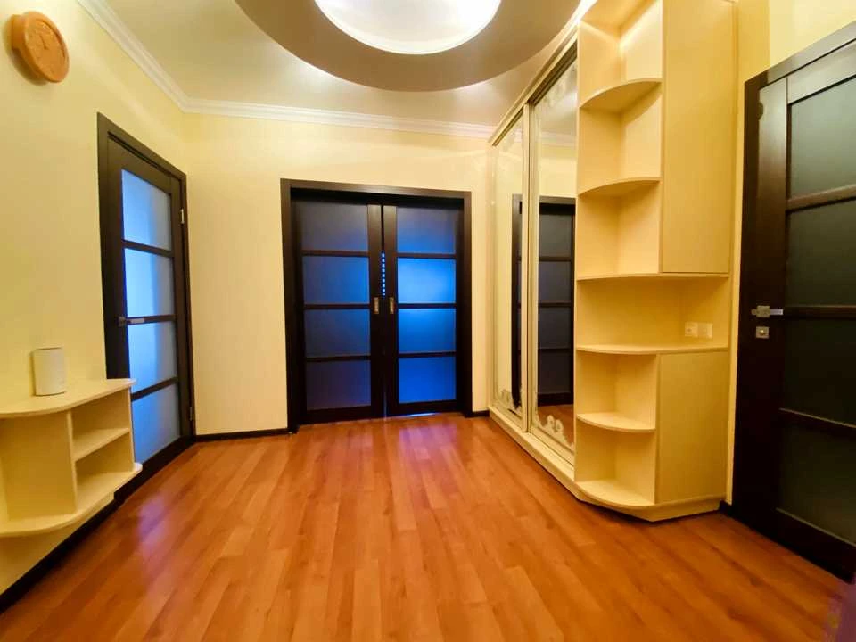 Квартира. Київ, вулиця Бориса Гмирі