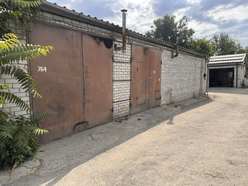 Garage box on Kroto