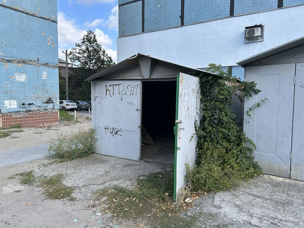 For sale Metal Garage