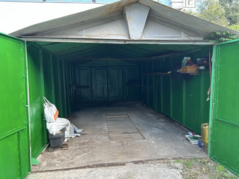 For sale Metal Garage