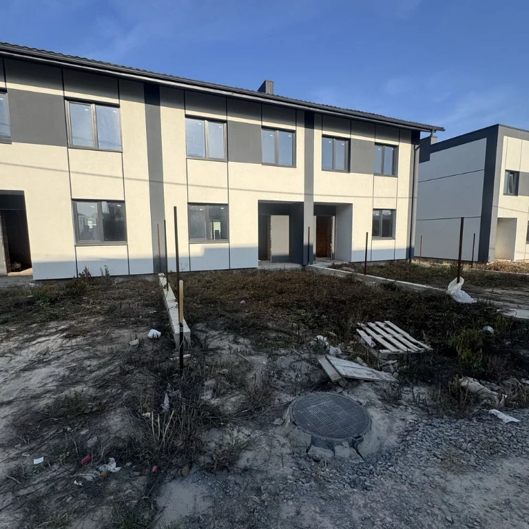 Detached house in a textile factory area with municipal communications
