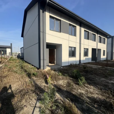 Detached house in a textile factory area with municipal communications
