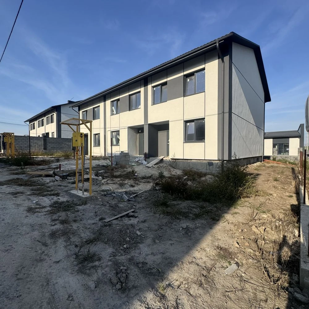 Detached house in a textile factory area with municipal communications