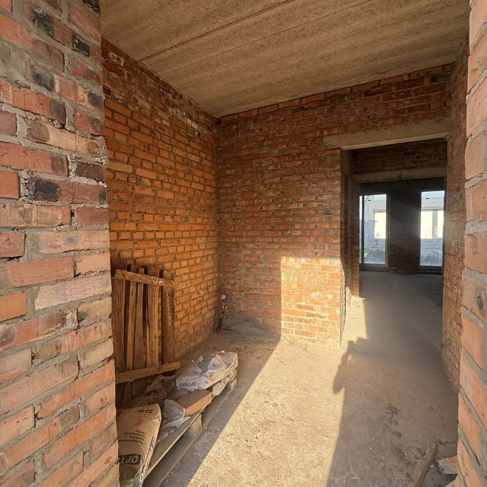 Detached house in a textile factory area with municipal communications
