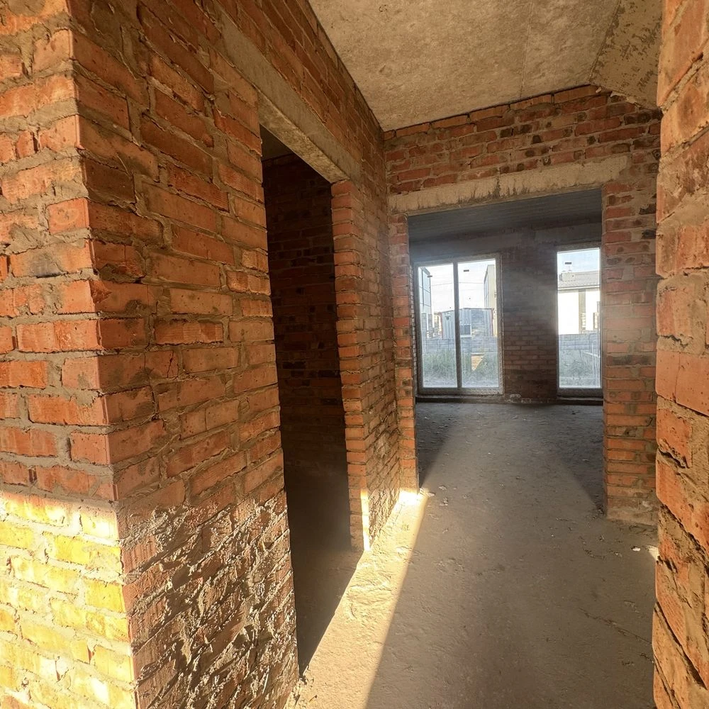 Detached house in a textile factory area with municipal communications