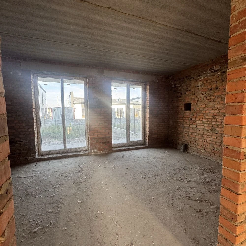 Detached house in a textile factory area with municipal communications