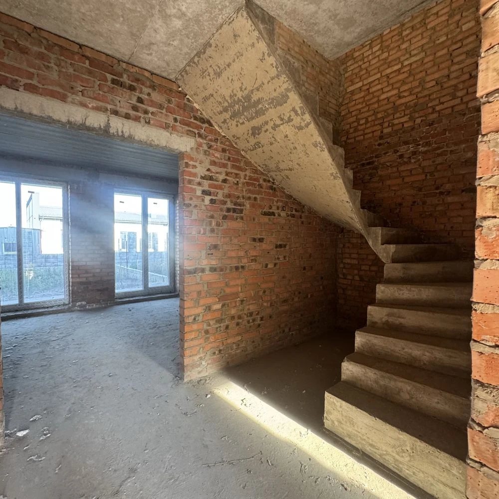 Detached house in a textile factory area with municipal communications