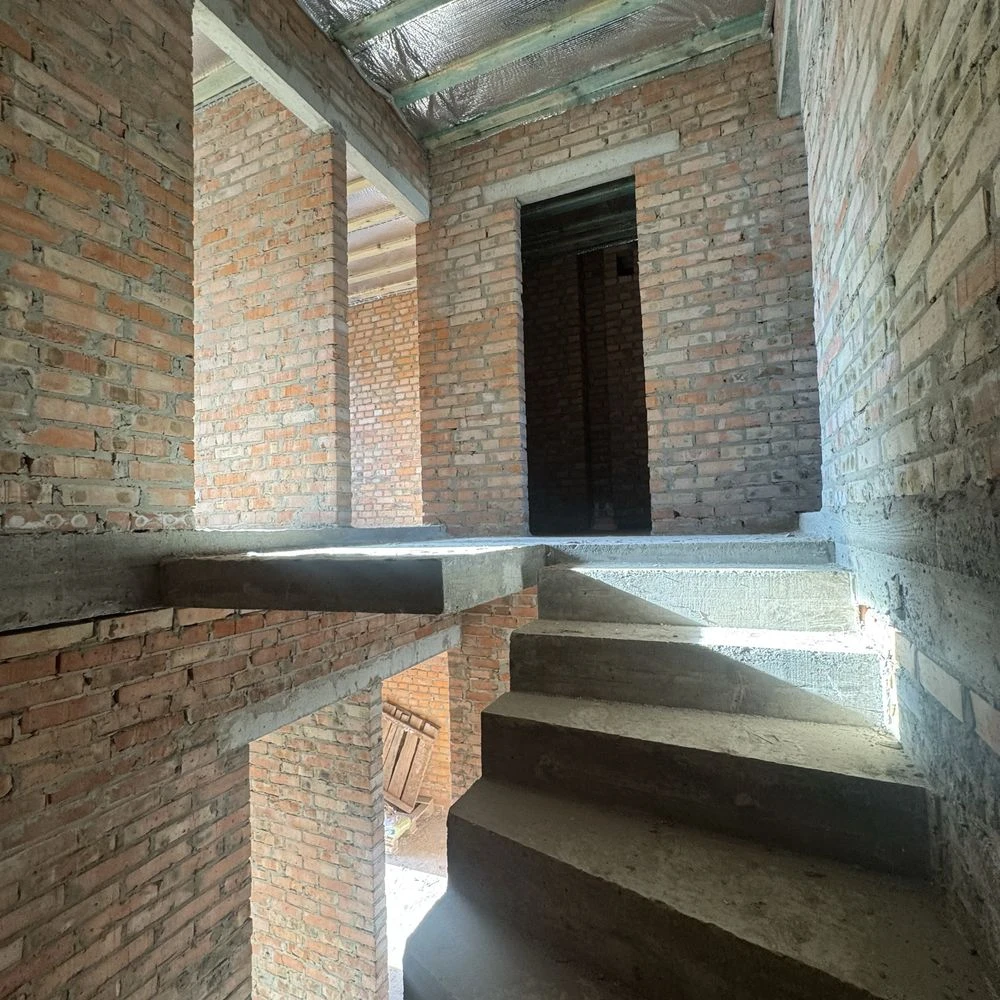 Detached house in a textile factory area with municipal communications