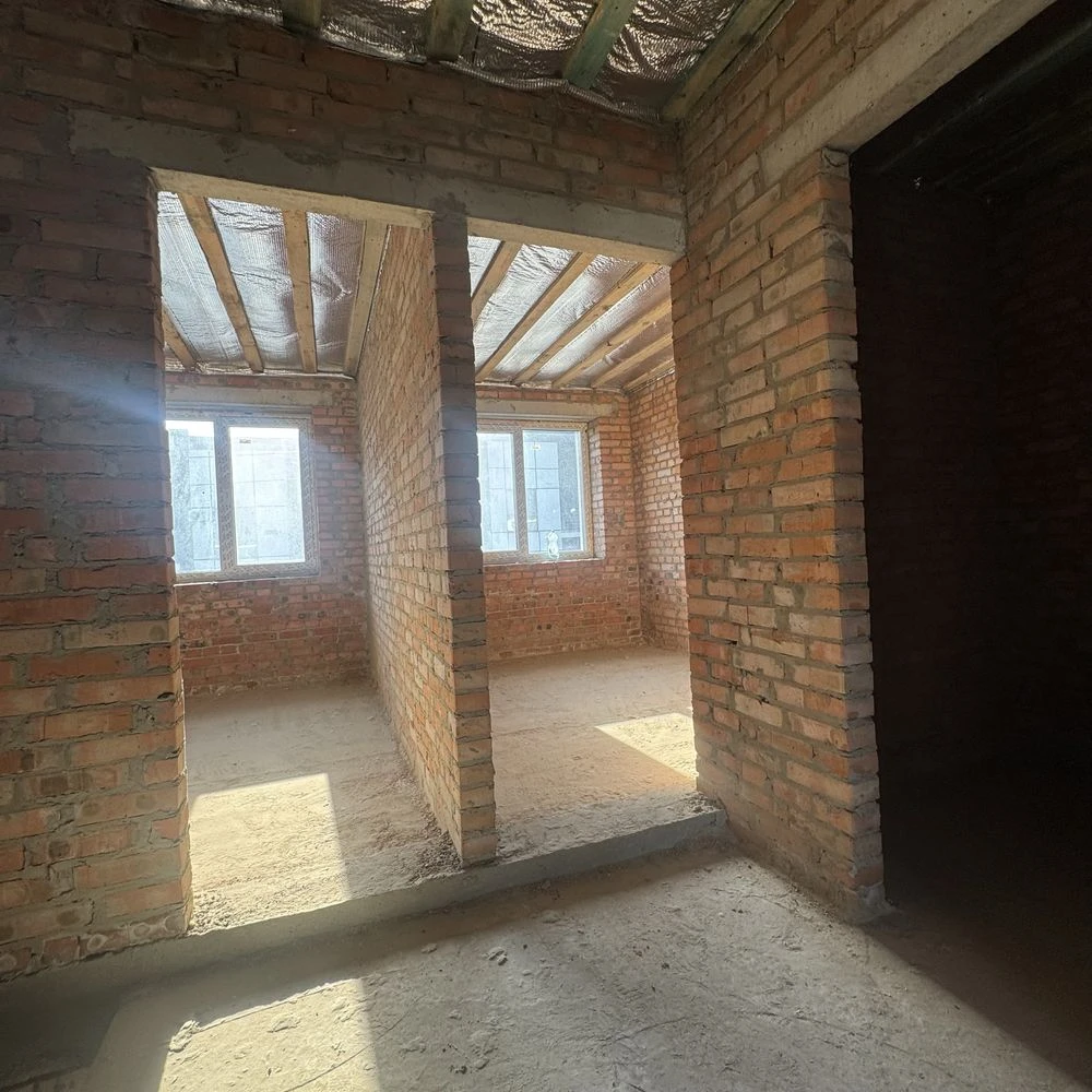 Detached house in a textile factory area with municipal communications