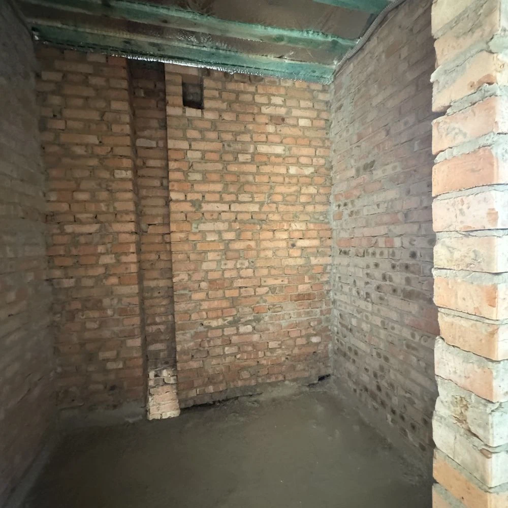 Detached house in a textile factory area with municipal communications