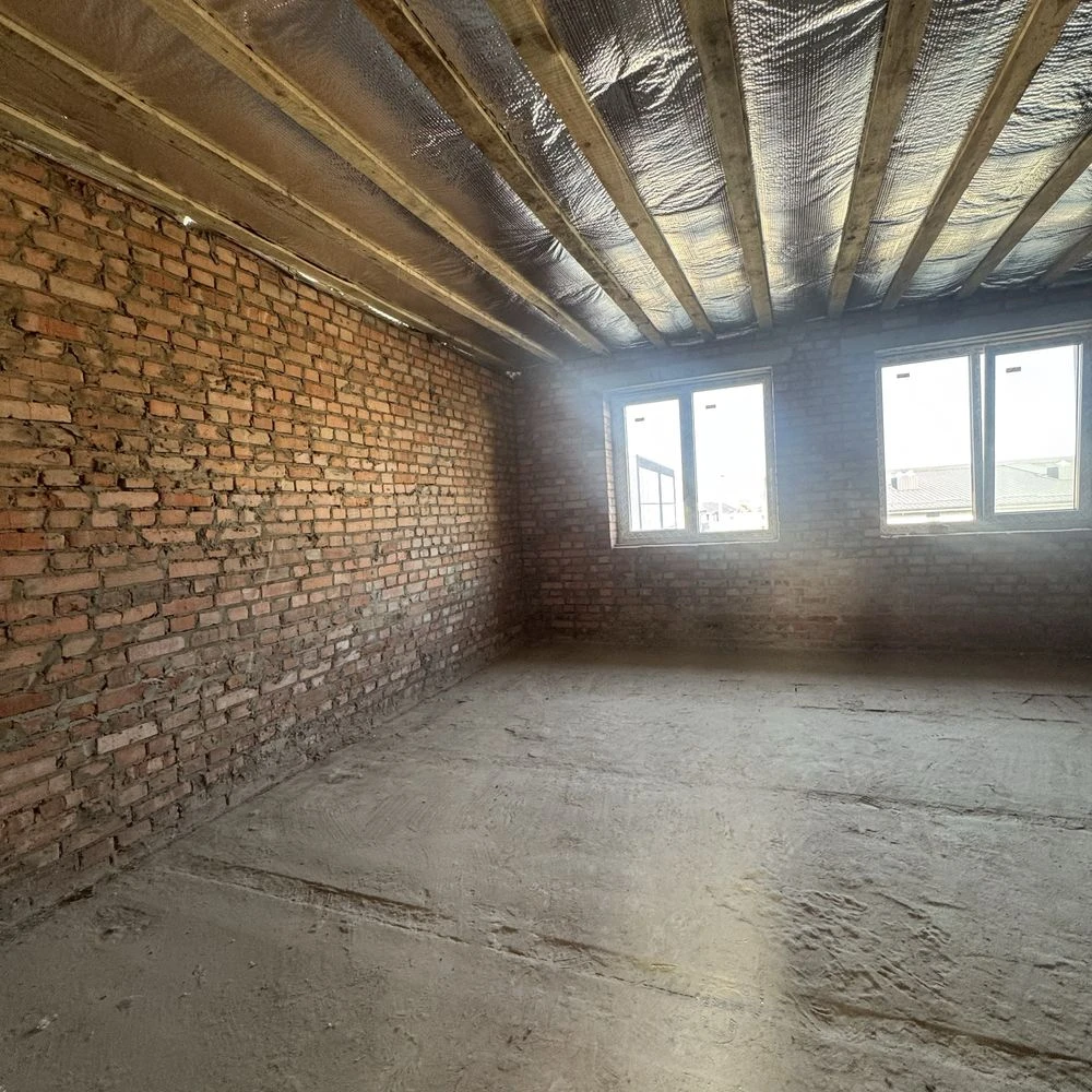 Detached house in a textile factory area with municipal communications