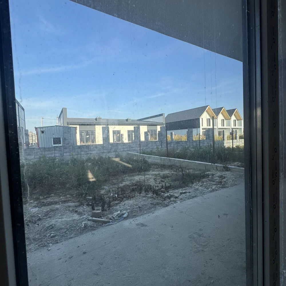 Detached house in a textile factory area with municipal communications