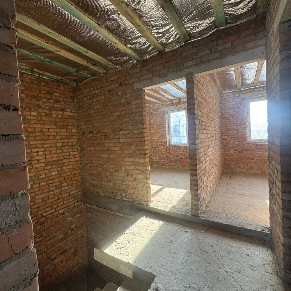 Detached house in a textile factory area with municipal communications