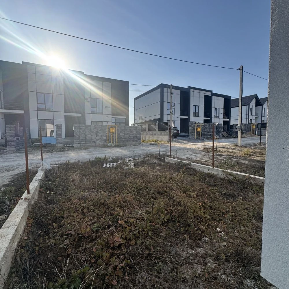 Detached house in a textile factory area with municipal communications