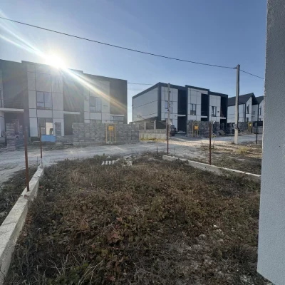 Detached house in a textile factory area with municipal communications