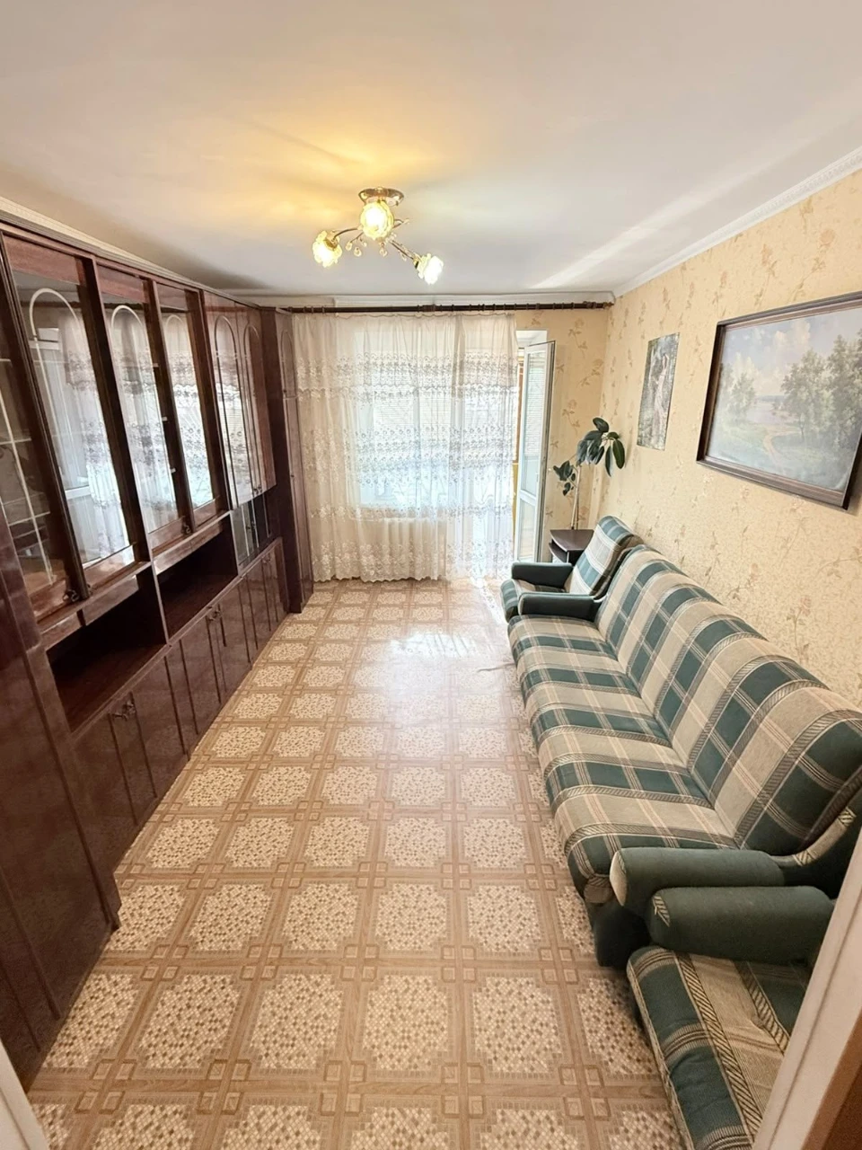 For sale, a great 2-room apartment in the city center. Garden Street