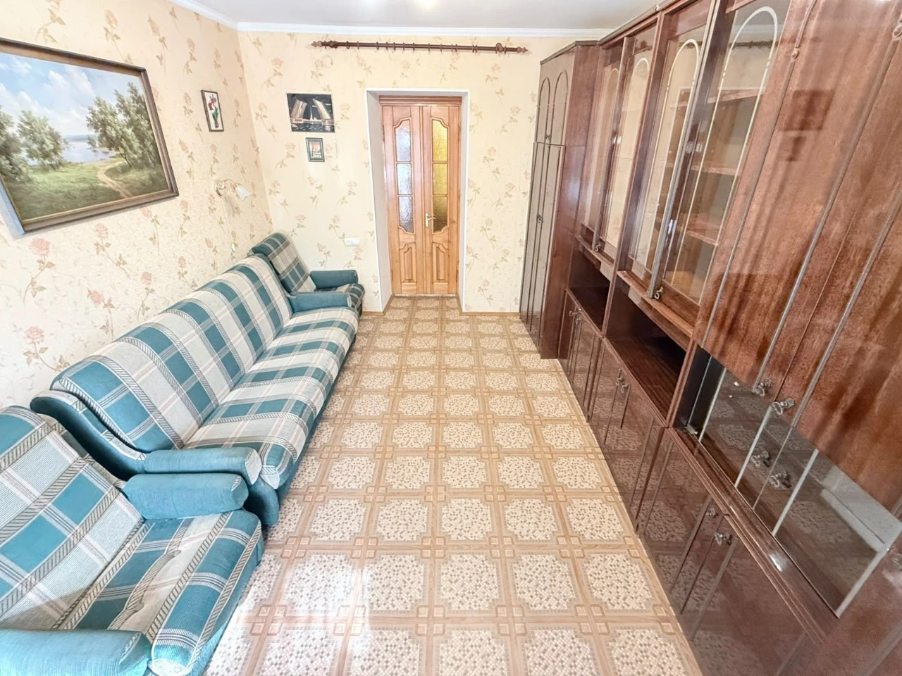 For sale, a great 2-room apartment in the city center. Garden Street