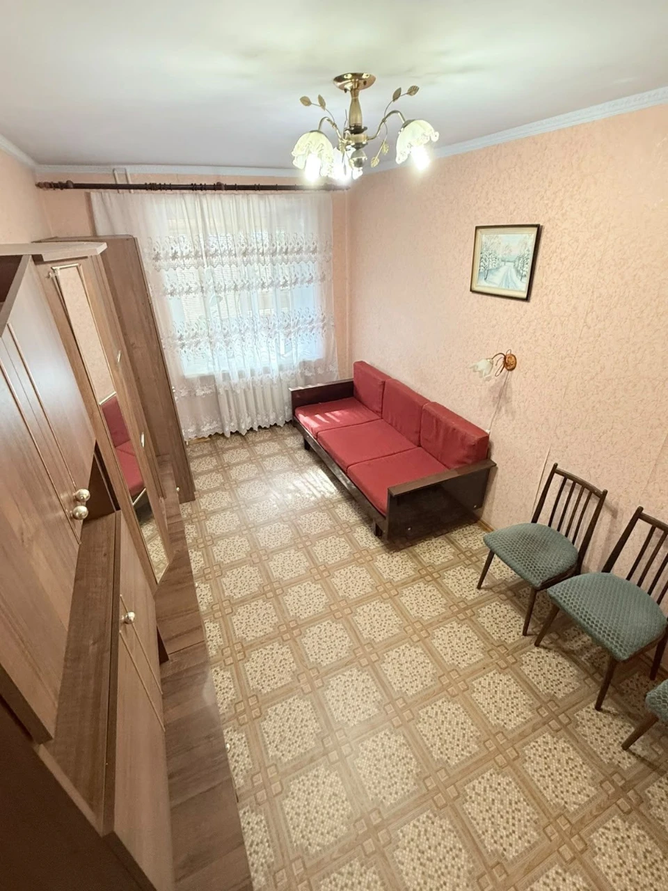 For sale, a great 2-room apartment in the city center. Garden Street