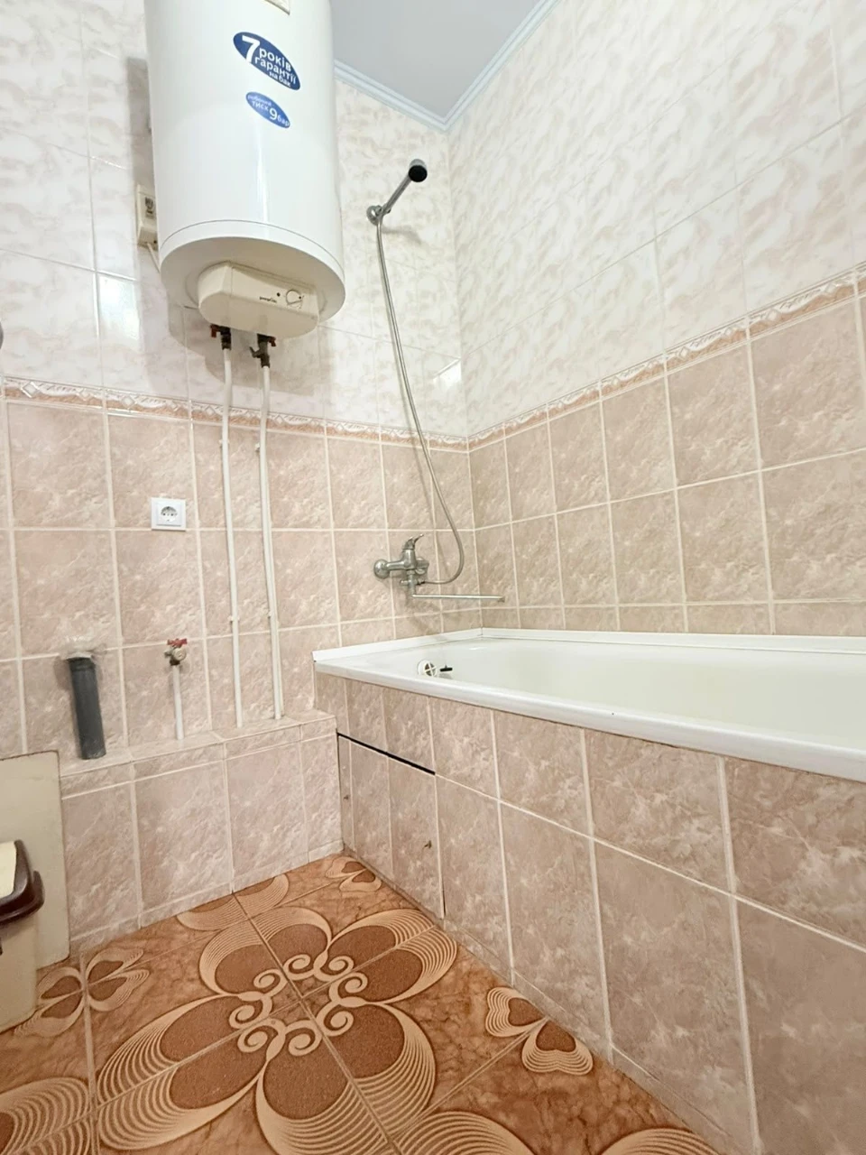 For sale, a great 2-room apartment in the city center. Garden Street