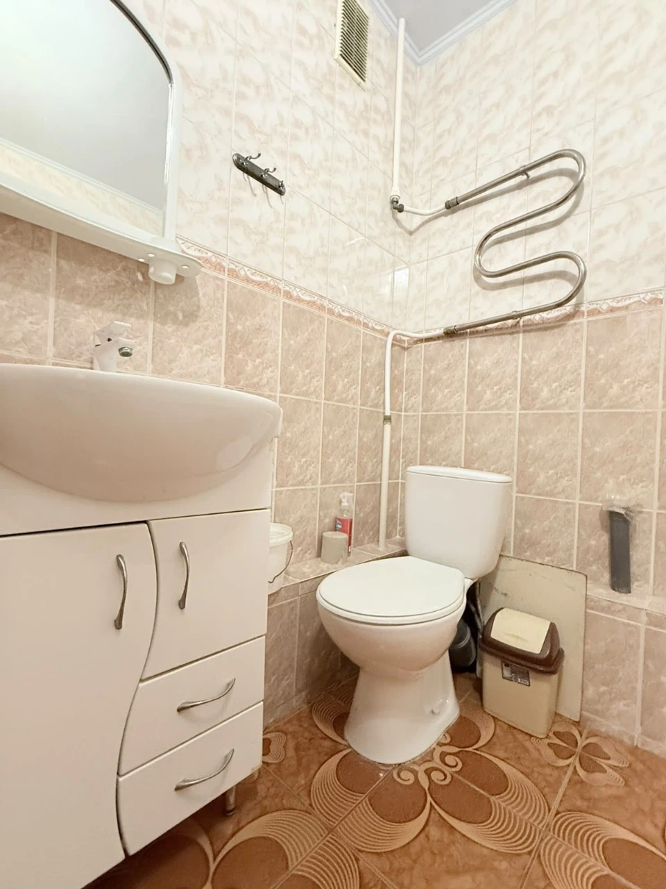 For sale, a great 2-room apartment in the city center. Garden Street