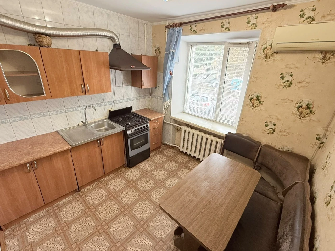 For sale, a great 2-room apartment in the city center. Garden Street