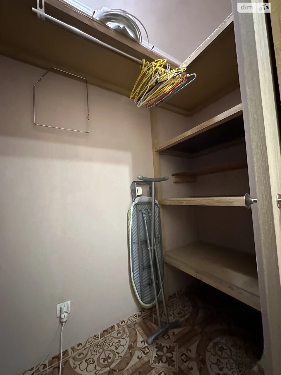 Long-Term Rental Apartment, Pozniaky
