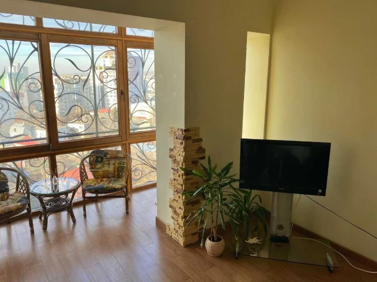 Spacious 2-bedroom apartment in the city center, Passage L.P.