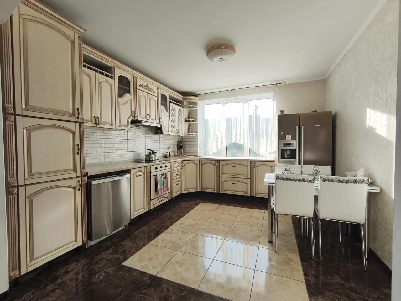 Продаж будинку 240 м з меблями та технікою