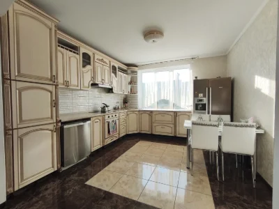 Продаж будинку 240 м з меблями та технікою