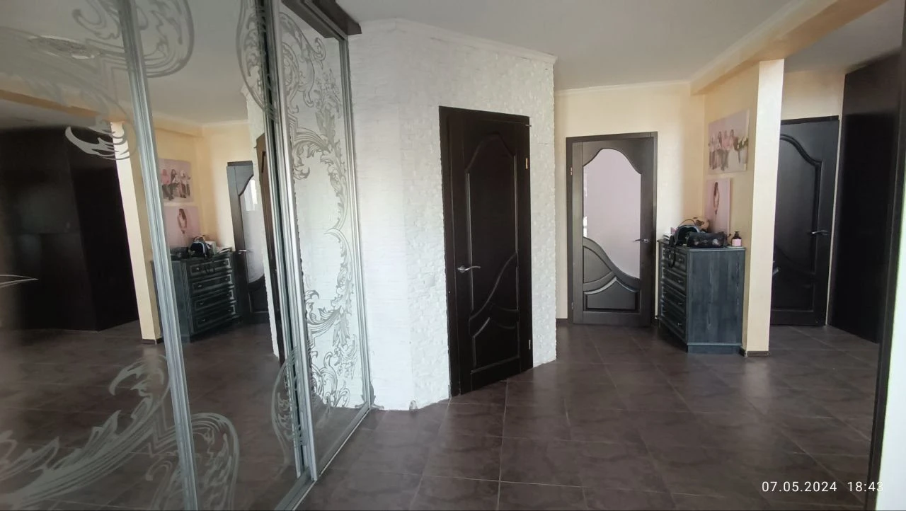 Продаж будинку 240 м з меблями та технікою