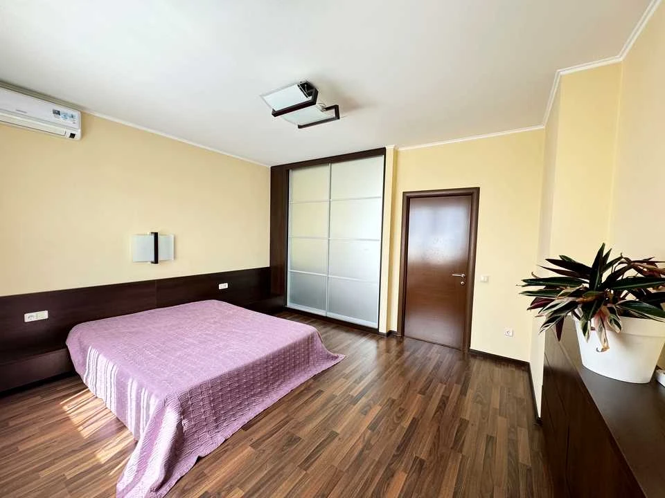 Apartment. Alexander Mishugy Street, Kyiv