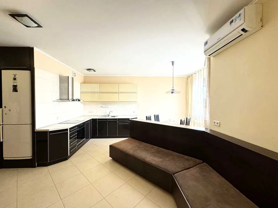 Apartment. Alexander Mishugy Street, Kyiv